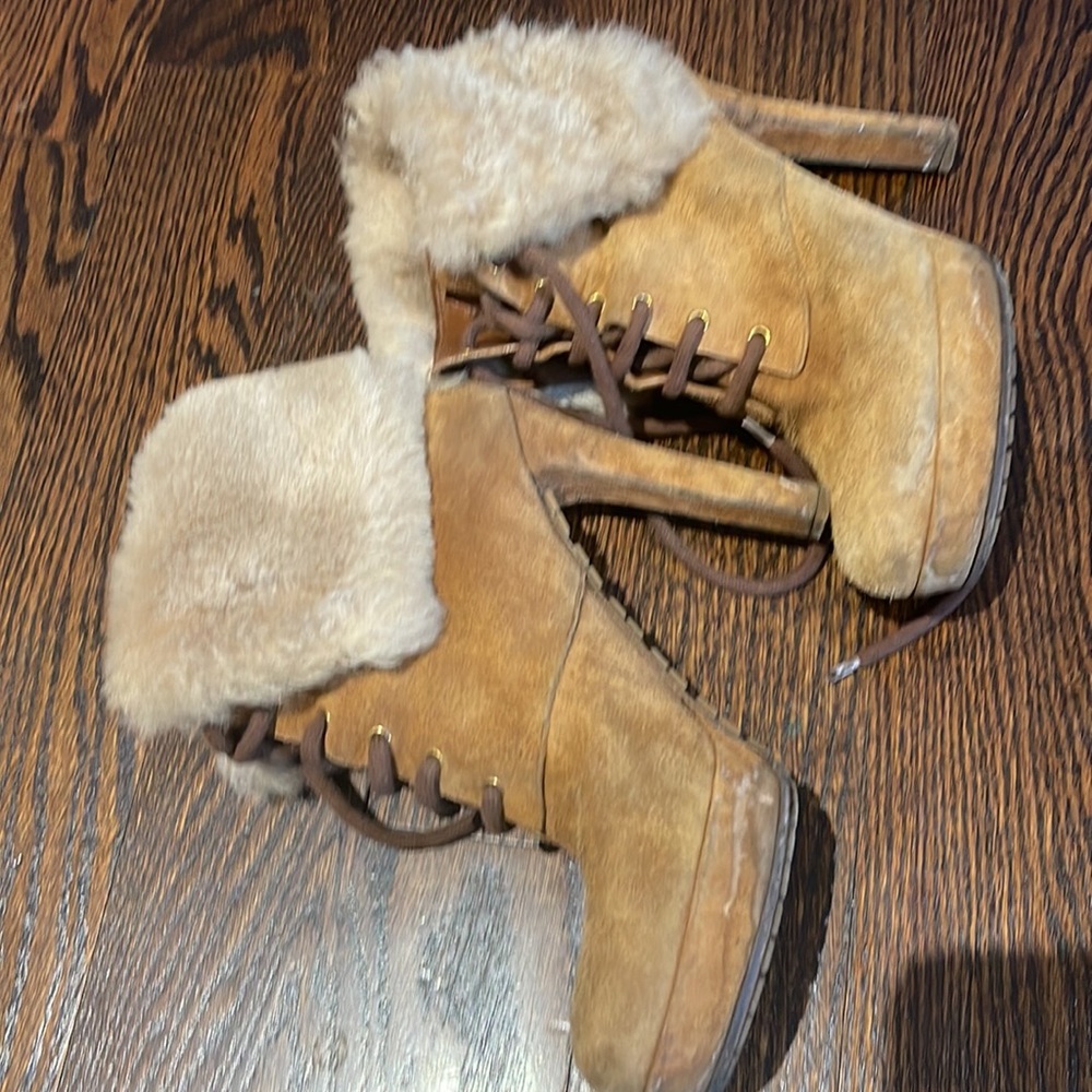Fur heeled Gucci suede boots - Picture 7 of 7